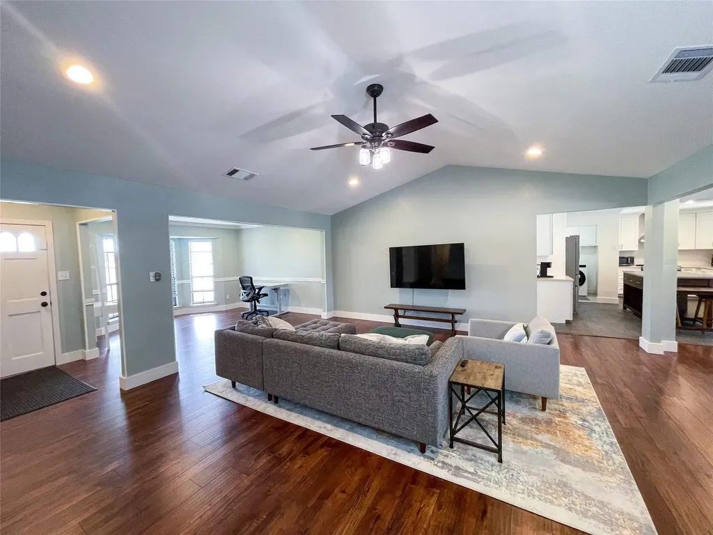 112 Overcrest Drive Benbrook TX 76126