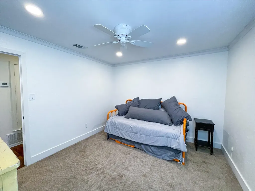 112 Overcrest Drive Benbrook TX 76126