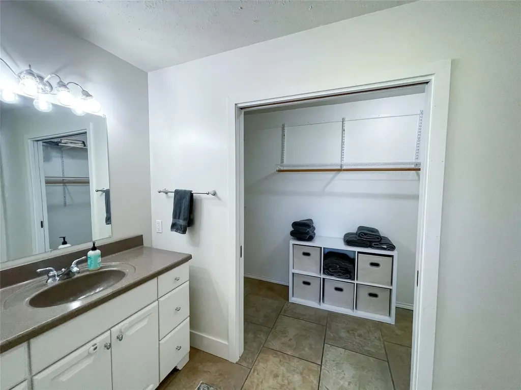 112 Overcrest Drive Benbrook TX 76126