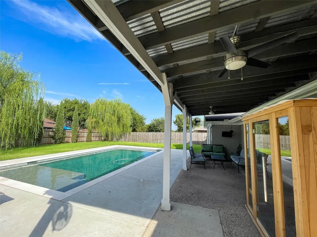 112 Overcrest Drive Benbrook TX 76126