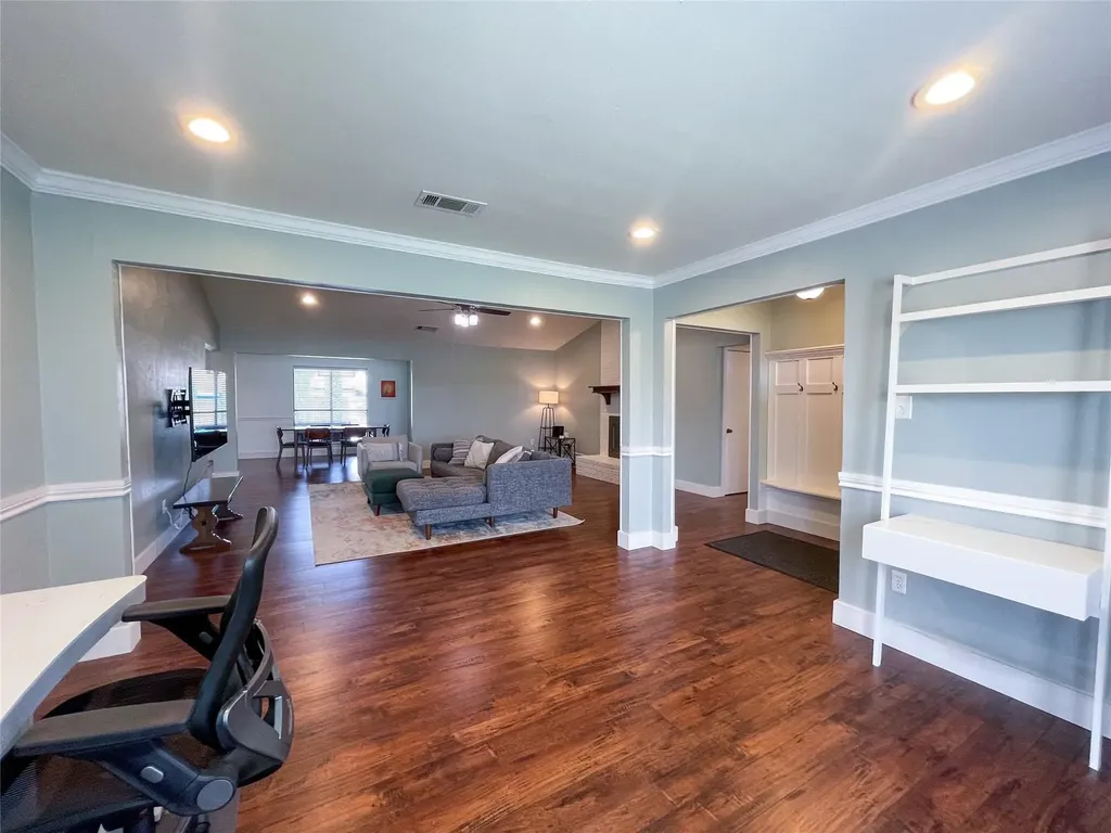 112 Overcrest Drive Benbrook TX 76126