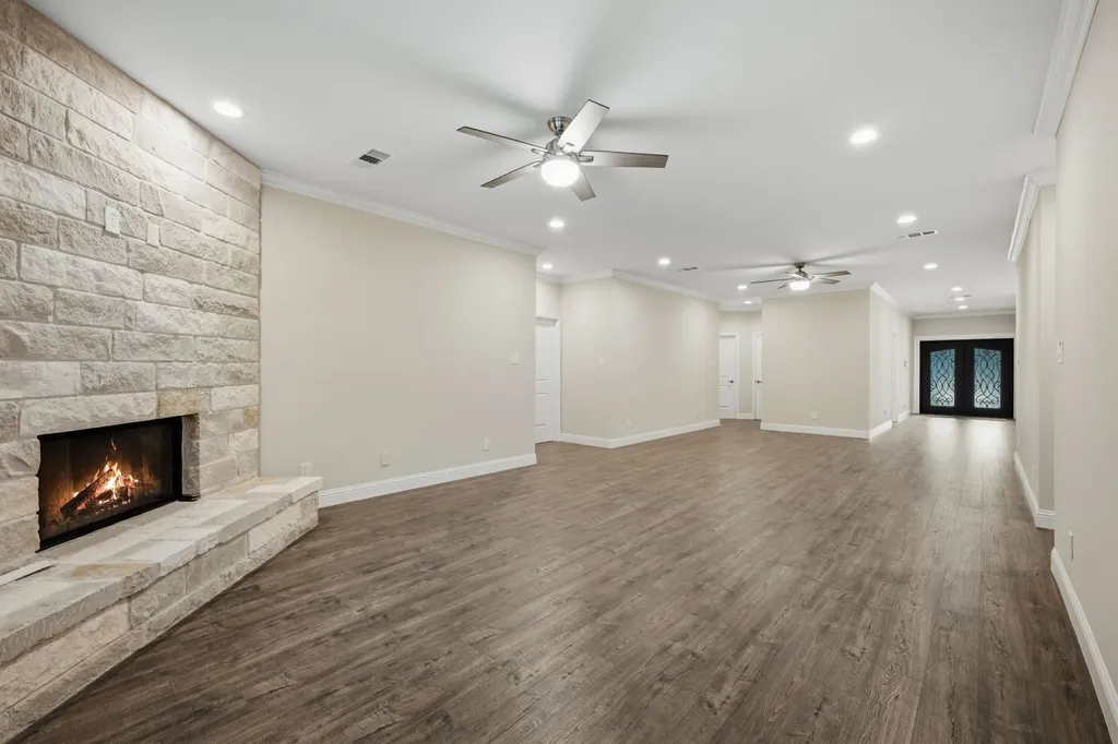 899 E Jefferson Street Van Alstyne TX 75495