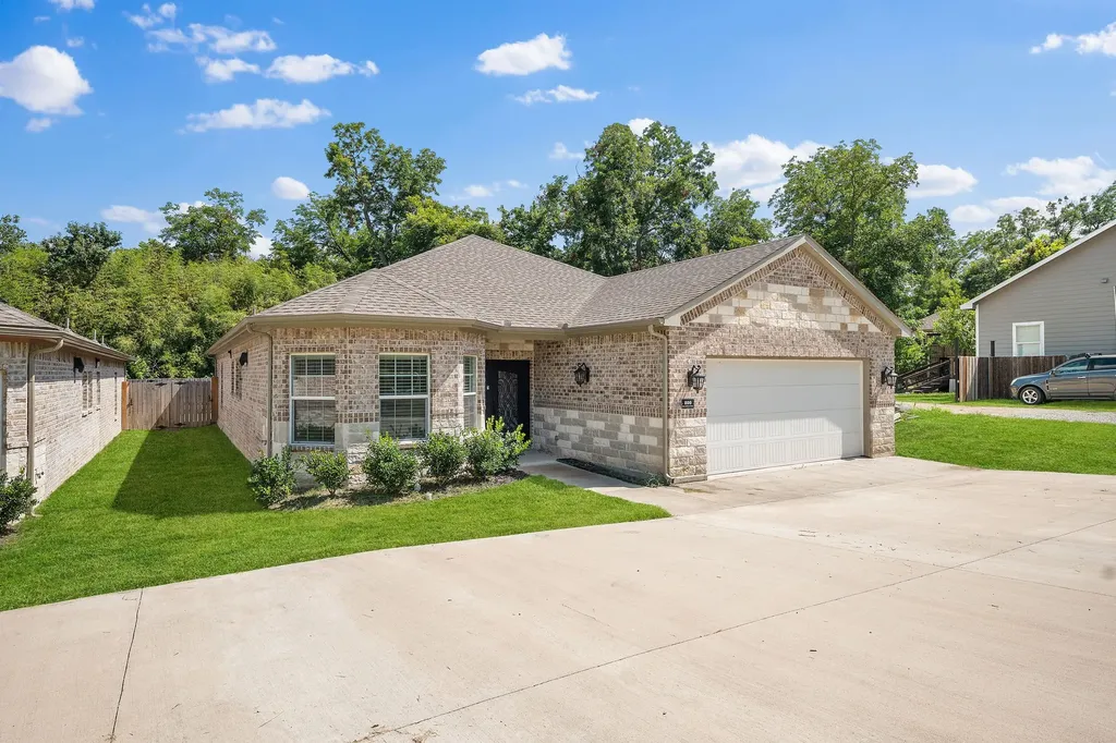 899 E Jefferson Street Van Alstyne TX 75495