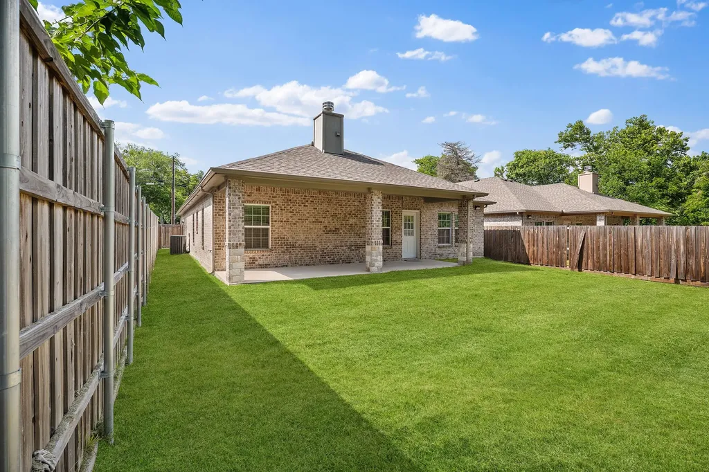899 E Jefferson Street Van Alstyne TX 75495