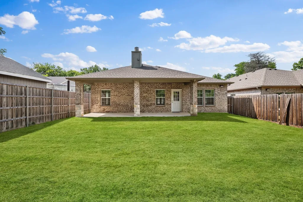 899 E Jefferson Street Van Alstyne TX 75495