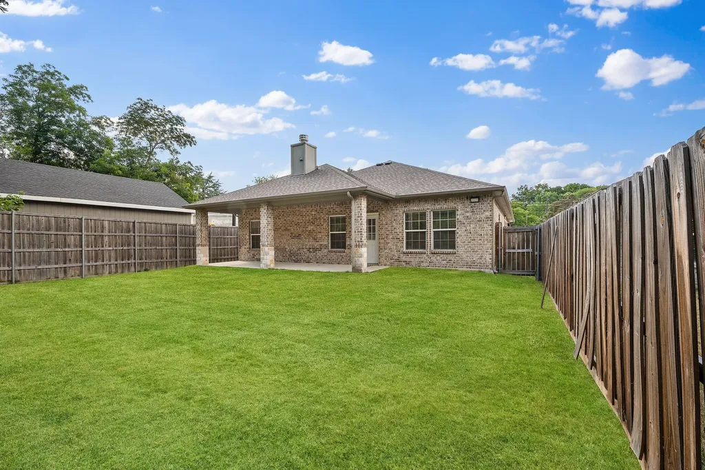 899 E Jefferson Street Van Alstyne TX 75495