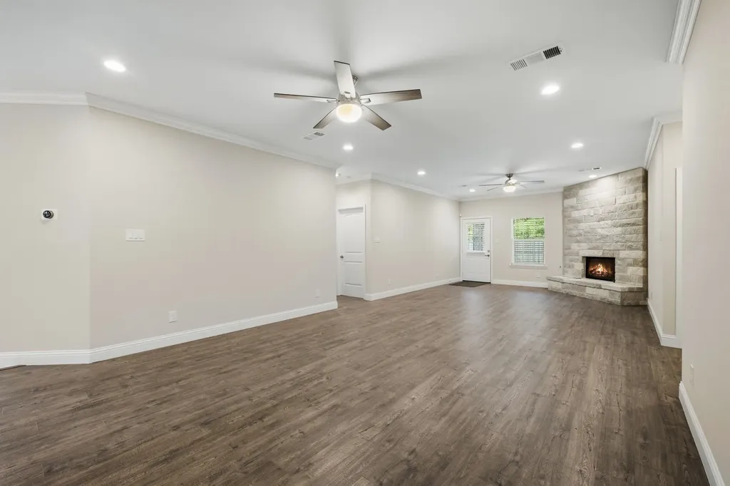 899 E Jefferson Street Van Alstyne TX 75495