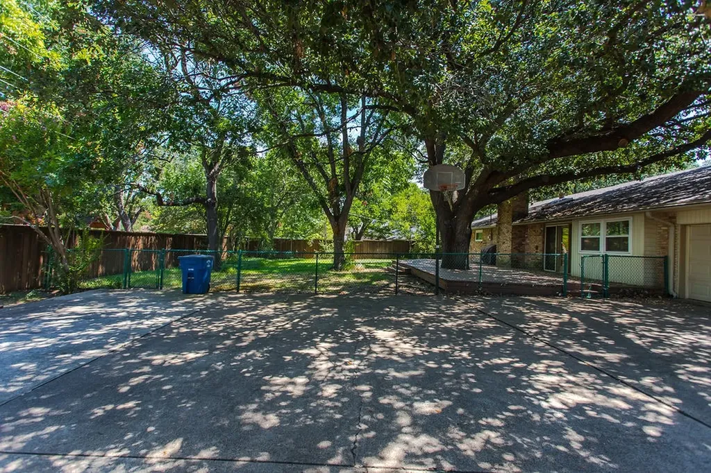 4225 Reaumur Drive Dallas TX 75229