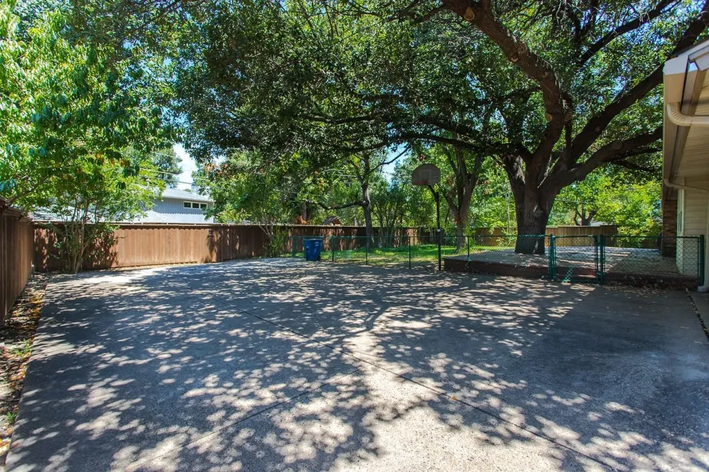 4225 Reaumur Drive Dallas TX 75229