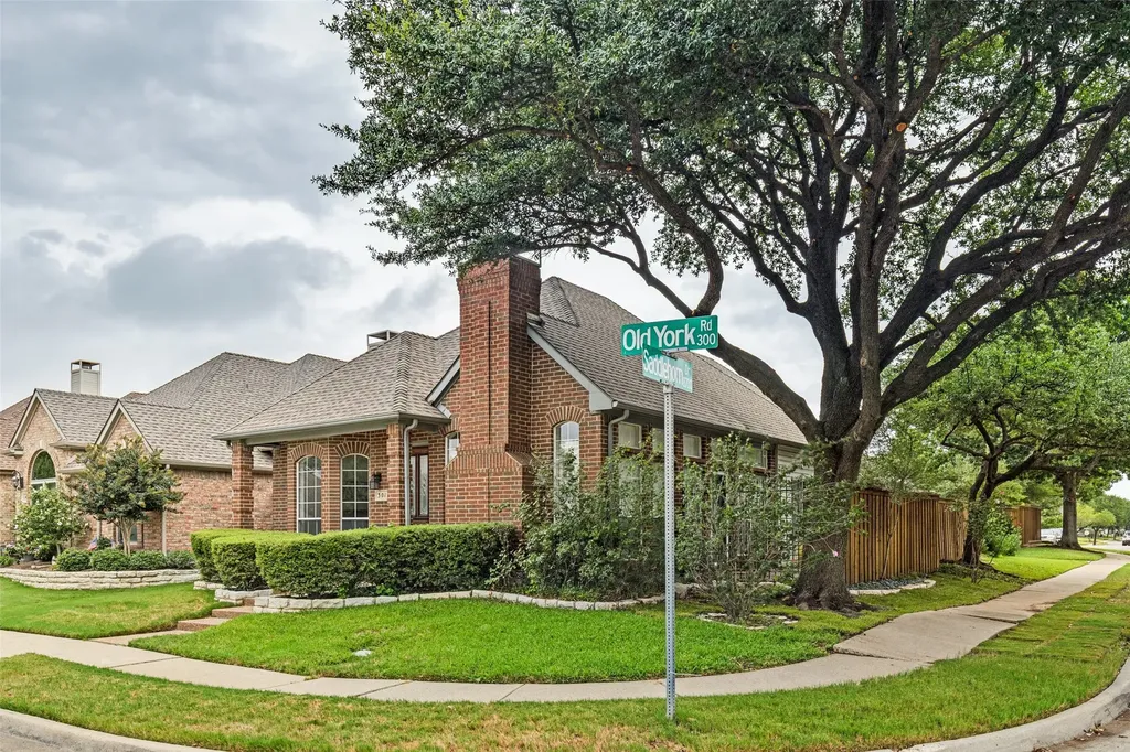 301 Old York Road Irving TX 75063
