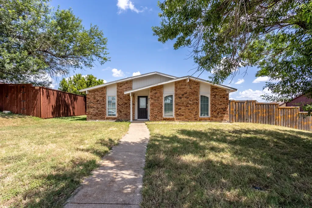 649 Eagle Drive Desoto TX 75115