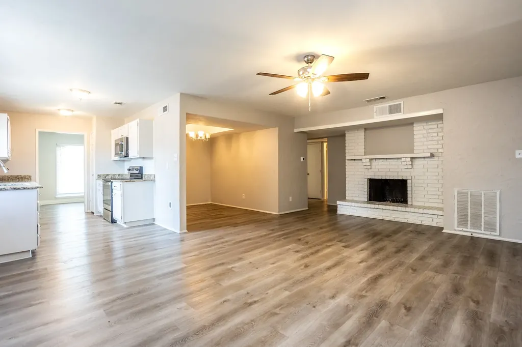 649 Eagle Drive Desoto TX 75115