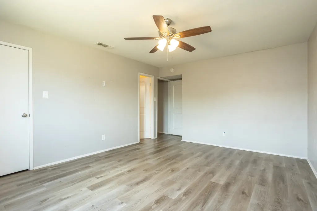 649 Eagle Drive Desoto TX 75115