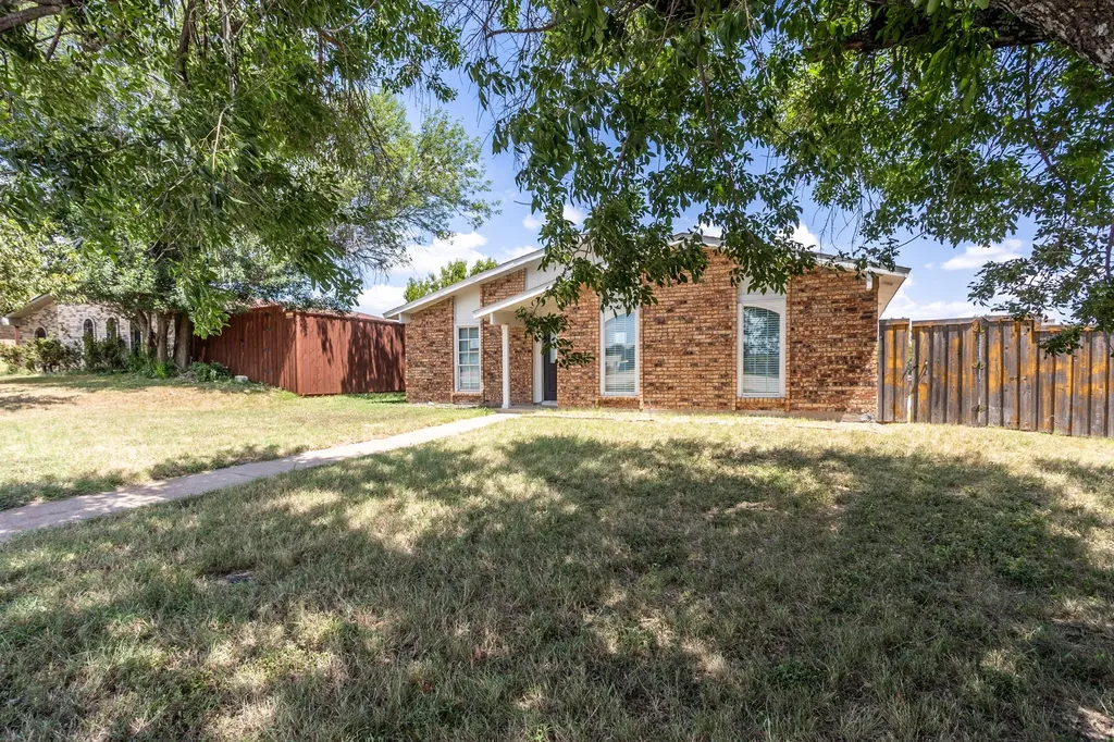 649 Eagle Drive Desoto TX 75115