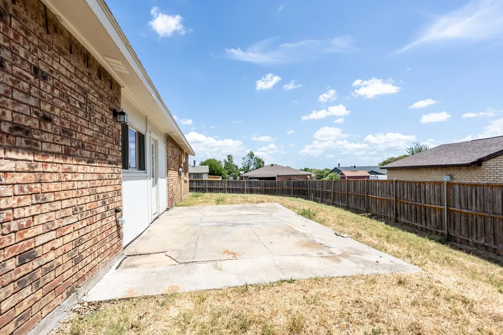 649 Eagle Drive Desoto TX 75115