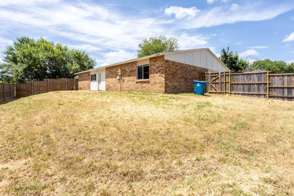 649 Eagle Drive Desoto TX 75115