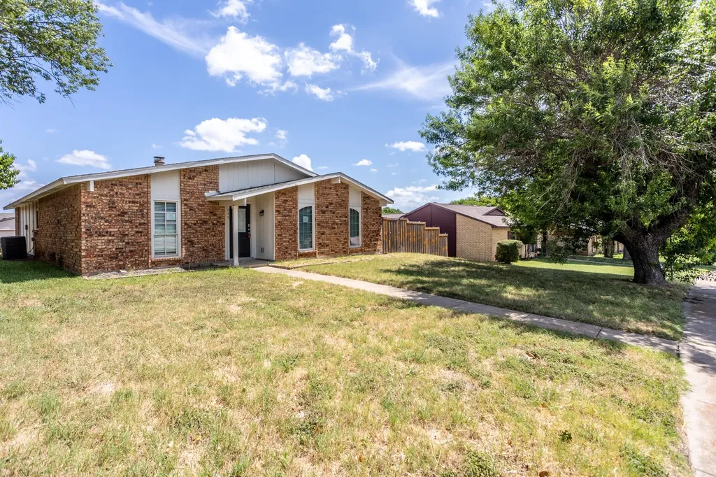 649 Eagle Drive Desoto TX 75115