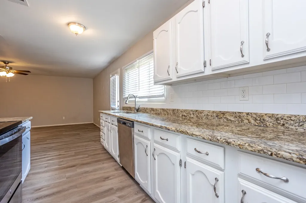 649 Eagle Drive Desoto TX 75115