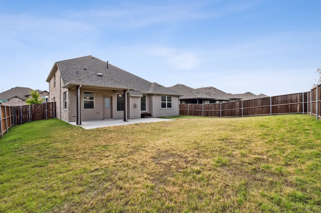 1833 Meadow Trail Lane Aubrey TX 76227