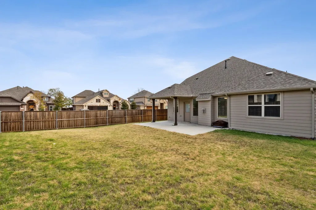 1833 Meadow Trail Lane Aubrey TX 76227