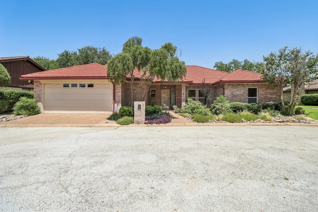 824 Havenwood Lane S Fort Worth TX 76112