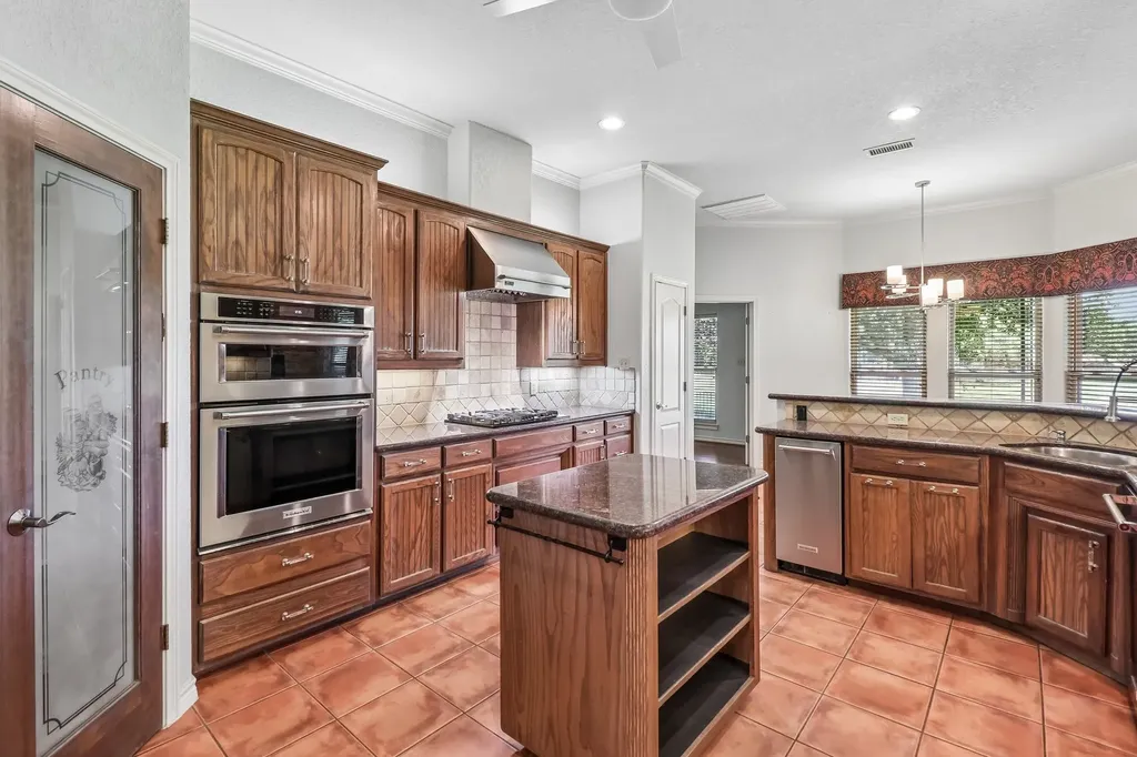 824 Havenwood Lane S Fort Worth TX 76112