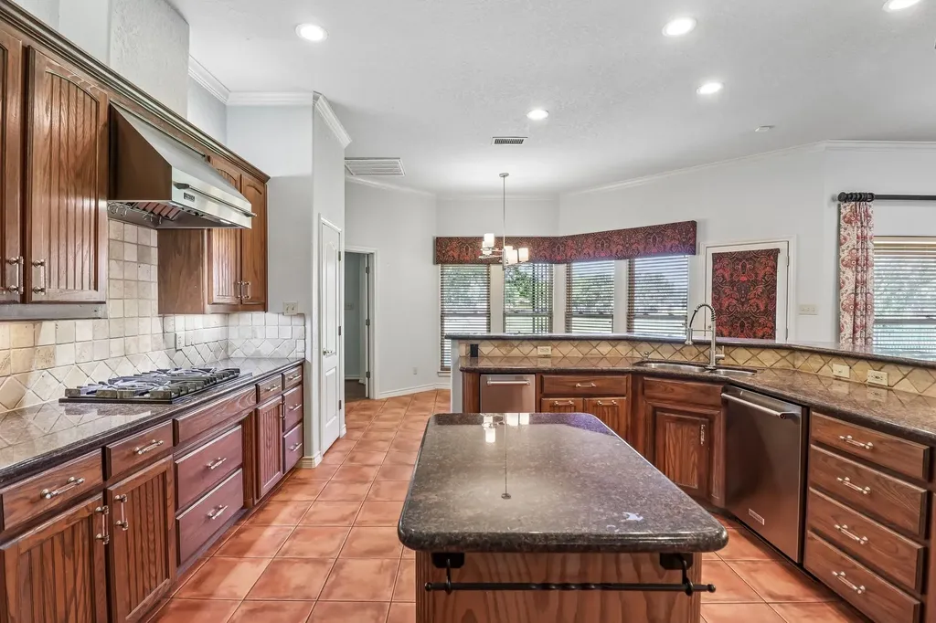 824 Havenwood Lane S Fort Worth TX 76112