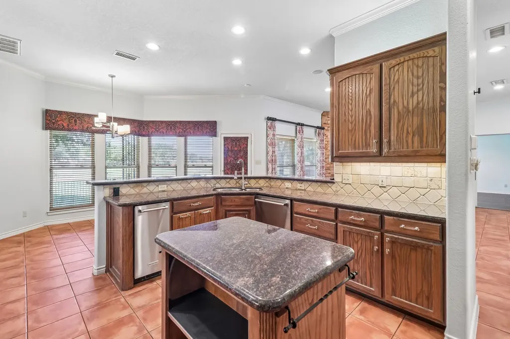 824 Havenwood Lane S Fort Worth TX 76112