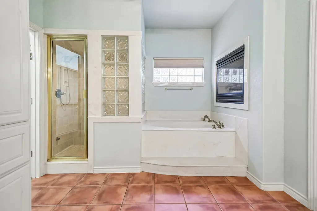 824 Havenwood Lane S Fort Worth TX 76112
