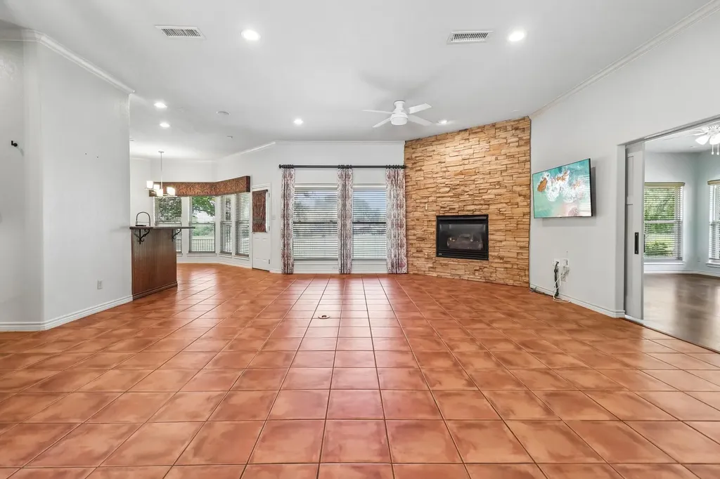 824 Havenwood Lane S Fort Worth TX 76112