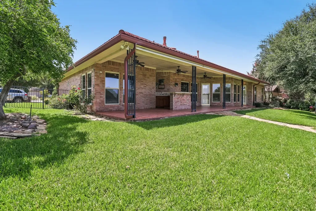 824 Havenwood Lane S Fort Worth TX 76112