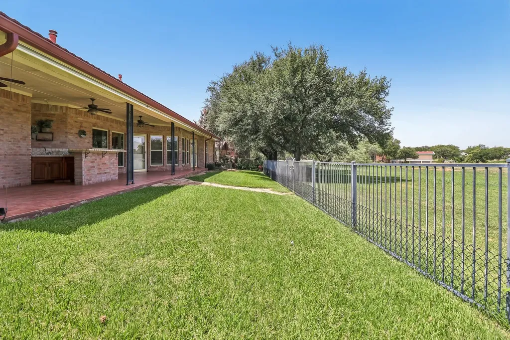 824 Havenwood Lane S Fort Worth TX 76112