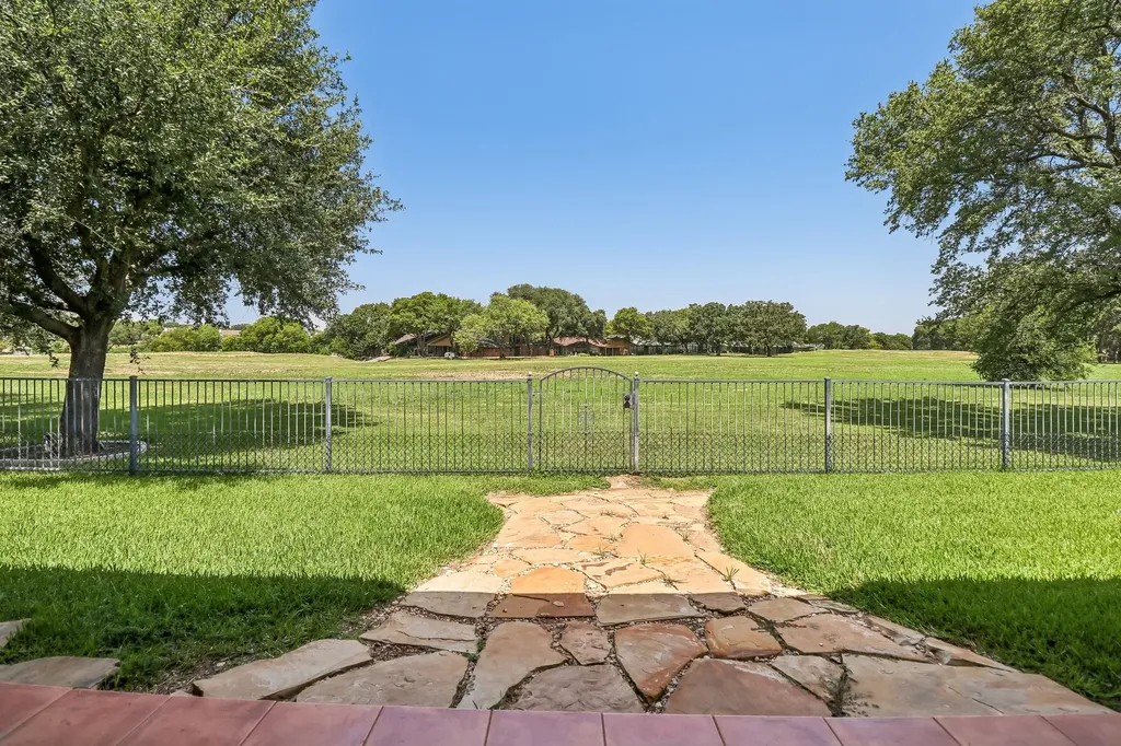 824 Havenwood Lane S Fort Worth TX 76112