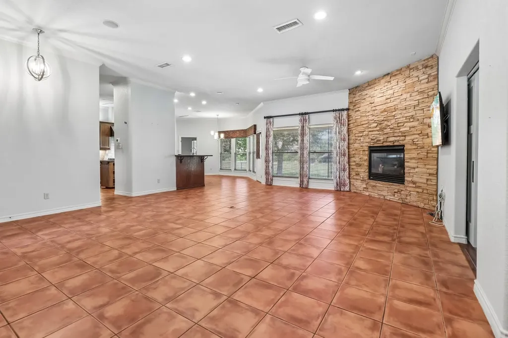 824 Havenwood Lane S Fort Worth TX 76112