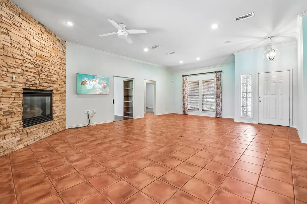824 Havenwood Lane S Fort Worth TX 76112