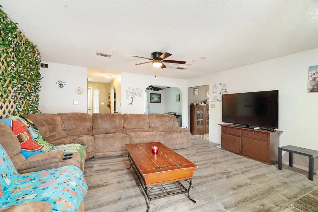 2640 3 Rd St SE Paris TX 75460