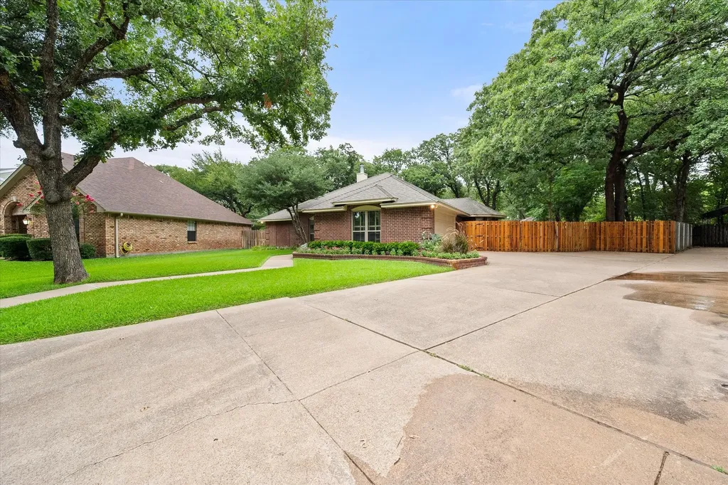 2403 Oak Shadow Court Arlington TX 76017