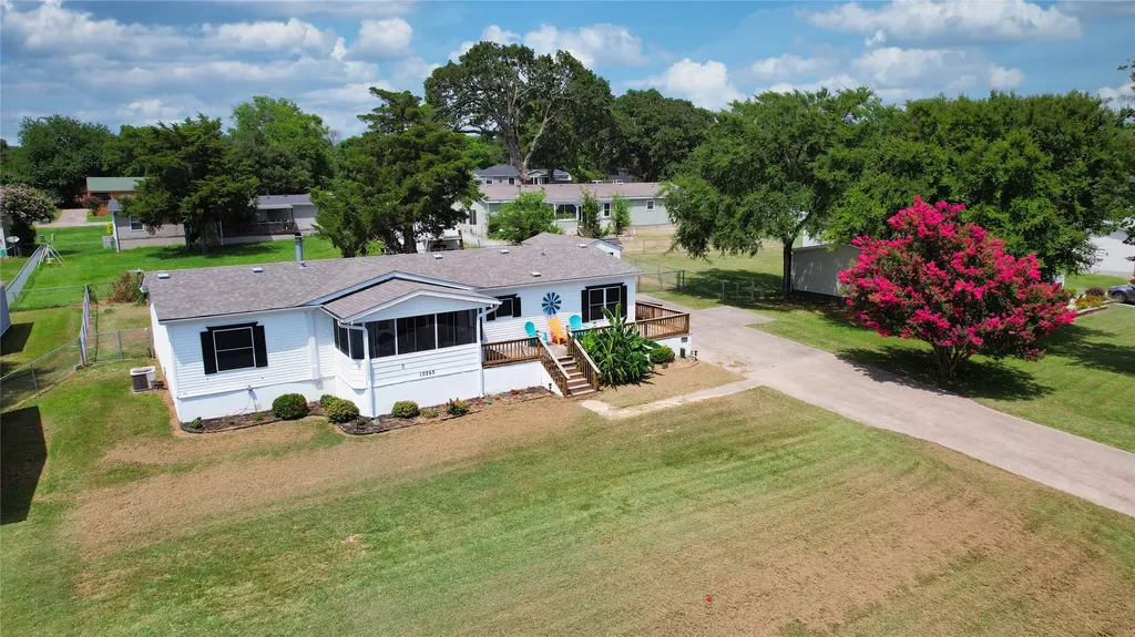 10245 Northlake Circle Kemp TX 75143