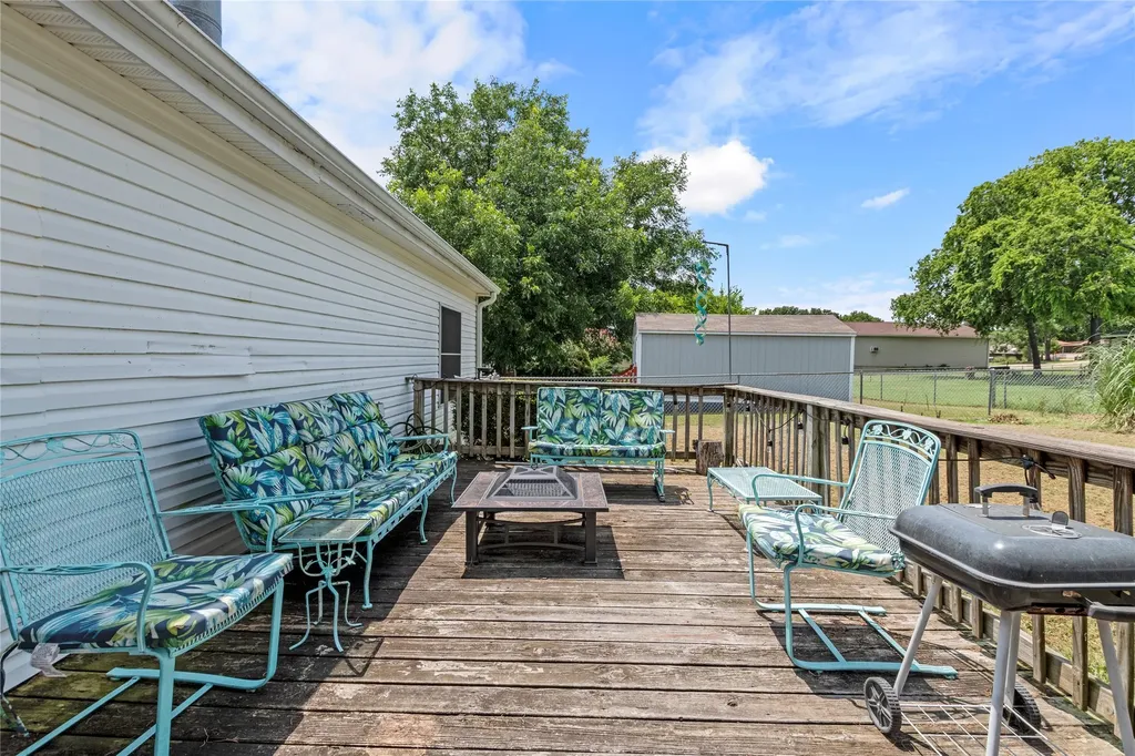 10245 Northlake Circle Kemp TX 75143