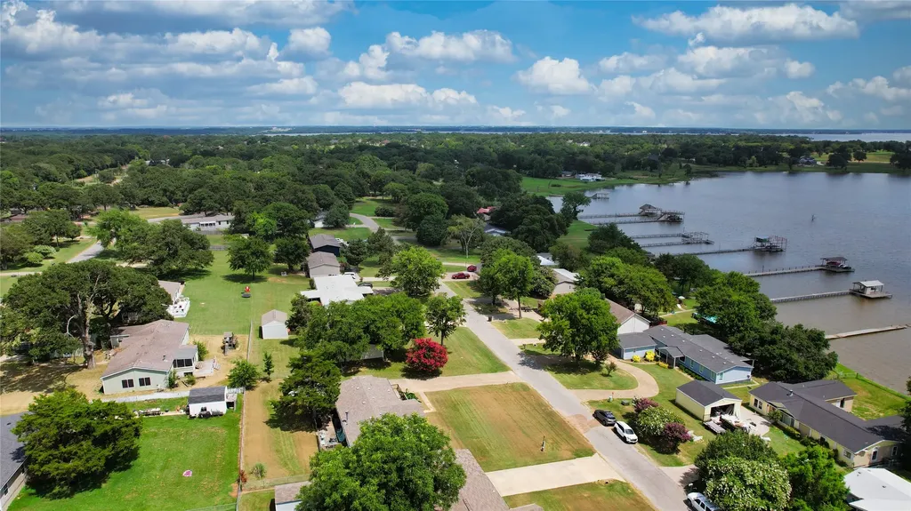 10245 Northlake Circle Kemp TX 75143