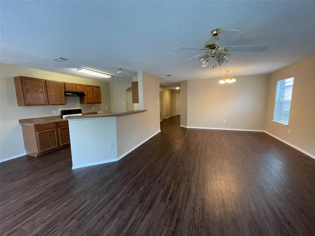 3316 Knoll Trail Balch Springs TX 75180