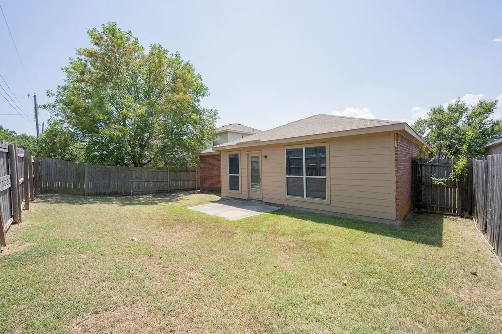3316 Knoll Trail Balch Springs TX 75180