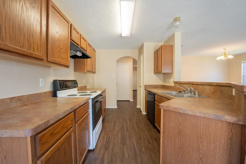 3316 Knoll Trail Balch Springs TX 75180