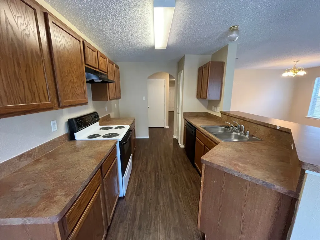 3316 Knoll Trail Balch Springs TX 75180