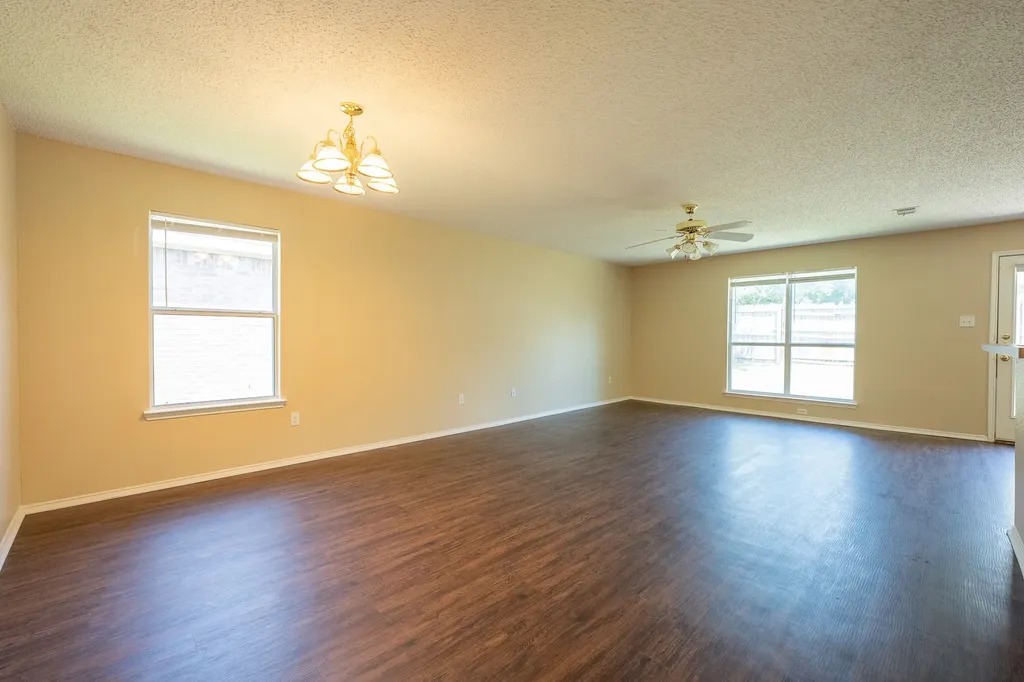 3316 Knoll Trail Balch Springs TX 75180