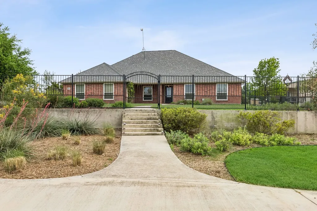 1901 Saw Tooth Court Haslet TX 76052