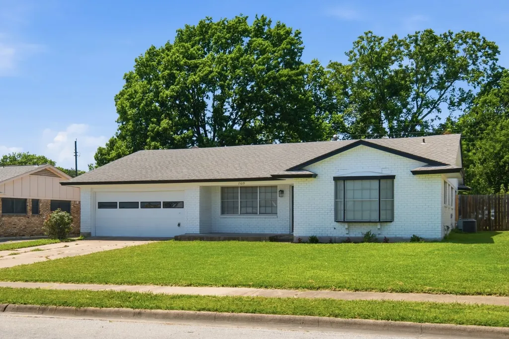 1509 Robin Drive Sherman TX 75092