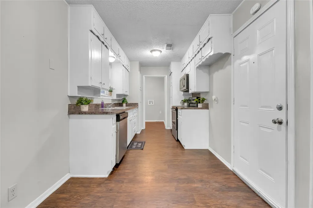 6075 Lalagray Lane Watauga TX 76148