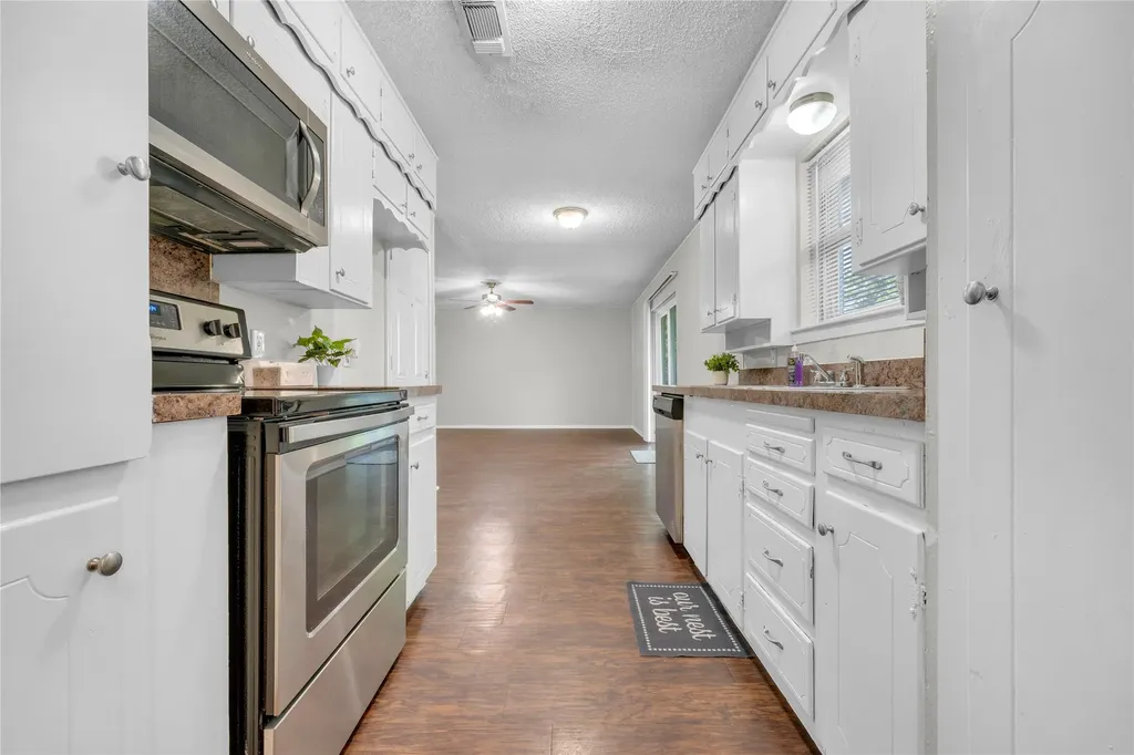6075 Lalagray Lane Watauga TX 76148
