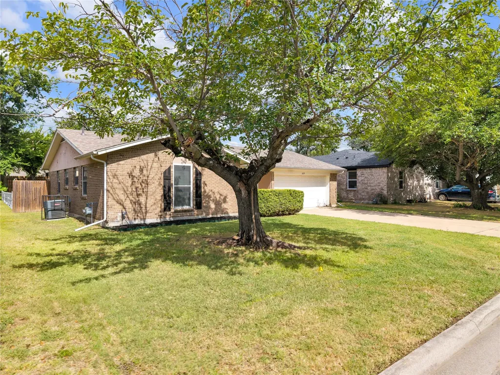 6075 Lalagray Lane Watauga TX 76148